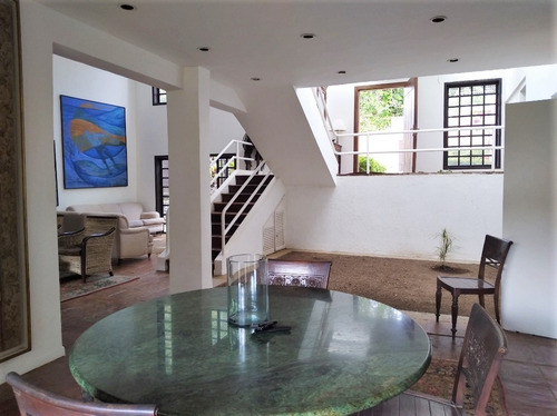 Imagen 4 de 26 de Venta Casa Remodelada Con Bellos Jardines En Calle Cerrada De La Lagunita