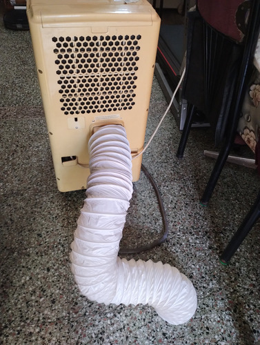 Aire Acondicionado Durabrand Frío/calor Portátil Crema (Usado)