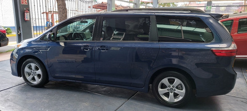 Imagen 4 de 15 de Toyota Sienna Le 2020