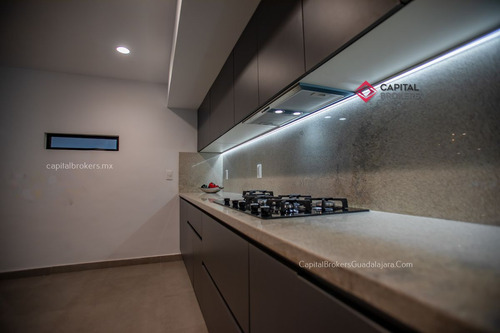 Casa Nueva De Lujo En Venta Chapalita Una Planta, En Esquina.