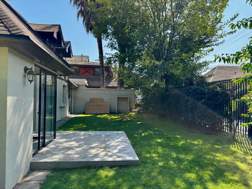 Casa De 4d 4b 346 M2 Calle Simón González 8868 La Reina.