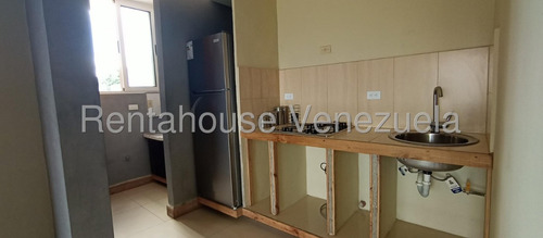 Apartamentoen Alquiler, 2e13389, Rafael Gamarra Trea Para Ud, Mejor Zona Del Oeste De Barquisimeto, Con Fácil Acceso Por La Av Rotaria , Cerca Del Aeropuerto, Universidades Y Z. Industriales. 2hab,2b