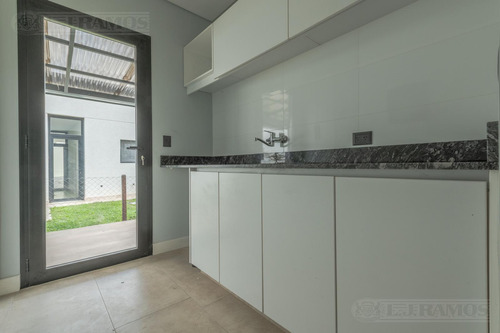 Casa En Venta En Puertos / Escobar
