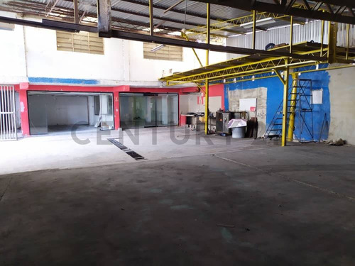 Alquiler De Galpon Con Local Y Sotano En Panamericana Carrizal