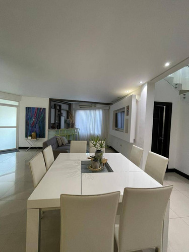* Josefina Toledo: Hermosa Casa En Venta En El Parral, 495m², Cocina Concepto Abierto, Maletero, Bello Jardín Con Parrillera, Terraza, Fachada En Mármol, Planta 100%, Filtro Ósmosis Inversa, 268730