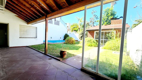 Casa 4 Amb Cochera Pileta Castelar Norte Permuta