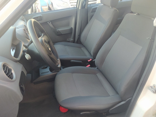 Imagem 12 de 13 de Volkswagen Gol 2014 1.0 Ecomotion Total Flex 5p