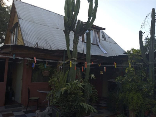 Casa En Venta De 4 Dorm. En Estación Central