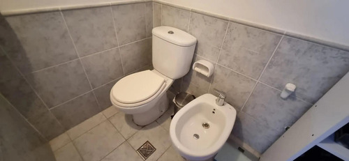 Casa En Venta - 4 Dormitorios 2 Baños - Cochera - 1.008mts2 - San Carlos De Bariloche