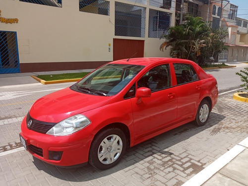 Imagen 1 de 8 de Nissan Tiida 2013