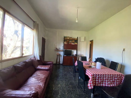 Lega Propiedades Vende Apartamento Al Fondo, Con 2 Dormitorios Y Buena Ubicación.