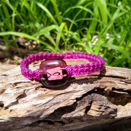 Imagen 3 de 3 de Pulsera Tejida Macramé Morado Liz