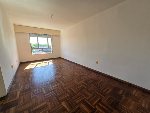 Apartamento De Dos Dormitorios En Venta En Perez Castellanos