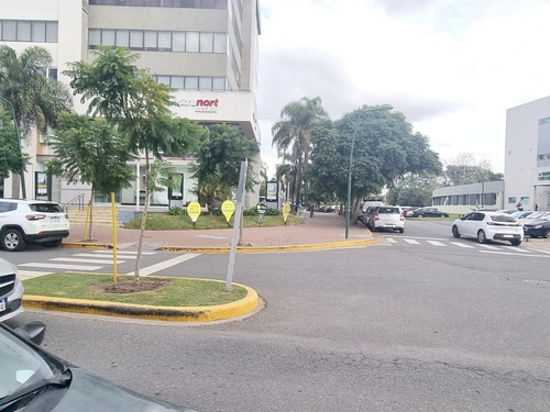 Impactante Local En North Coral Plaza!!!!