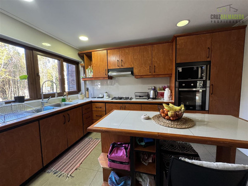 Casa En Venta De 5 Dorm. Parque Ivian En Puerto Varas