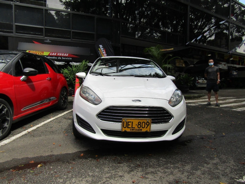 Imagen 2 de 15 de Ford Fiesta 2015