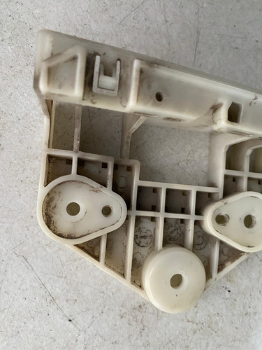 Guia Soporte De Faro Izquierdo Nissan Np 300 Año 2016 A 2020 (Usado)