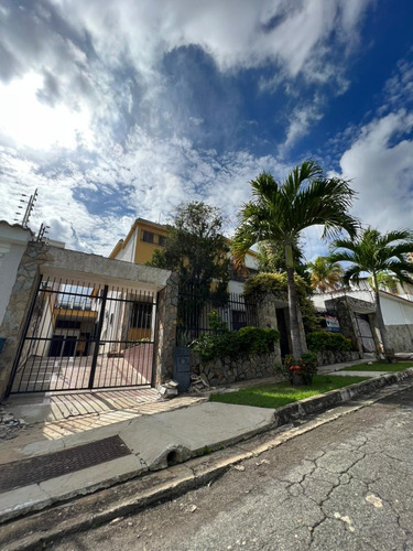 Casa En La Urb. Las Chimeneas, Valencia   Inc-270