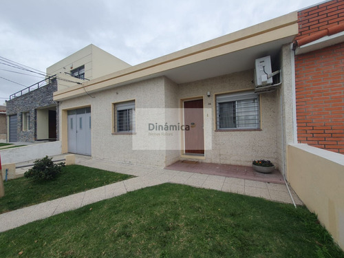 Casa En Venta De 3 Dormitorios (ref: Edu-102)