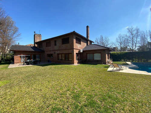 Imagen 17 de 18 de En Venta! Importante Propiedad En Barrio Cerrado El Casco De Moreno | Ubicada Sobre 2 Lotes De Terreno | Piscina |