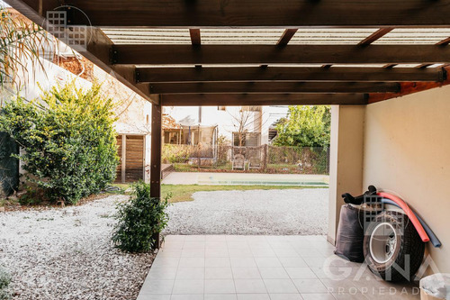 Venta Casa Fisherton - 3 Dormitorios Con Jardín Y Parrilla.