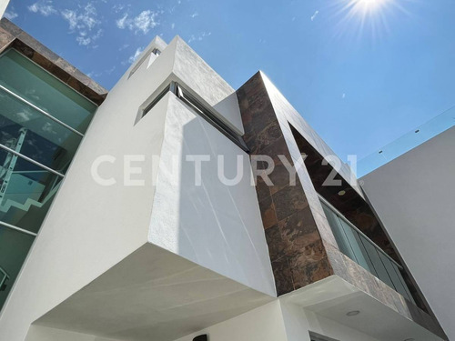 Casa En Renta Con Roof Garden Con Jacuzzi En Parque Veracruz, Lomas, Puebla