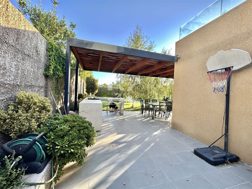 Casa En Venta De 5 Dorm. Piedra Roja Chicureo Colina