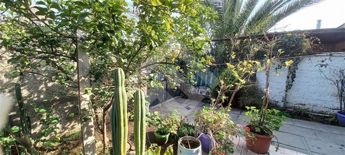 Casa En Venta De 5 Dormitorios En La Reina