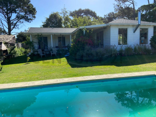 Cómoda Casa A Pasos De La Playa Brava