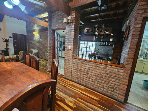 Casa En Venta 5 Ambientes En Ituzaingó Norte