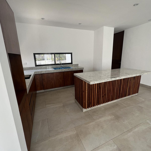 Casa En Venta Merida, Alura Residencial Cholul, 1 Planta, Entrega Inmediata.