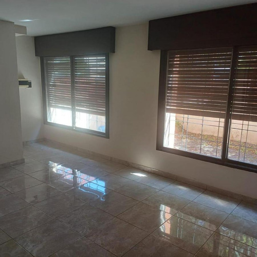 Villa Centenario: Casa En Venta 4 Dormitorios / Patio C Asador / Cochera 2 Autos