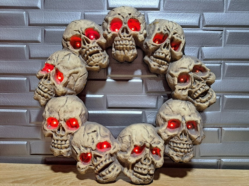 Corona Calaveras Luz Led Rojo 49x49cm Skull Halloween Adorno