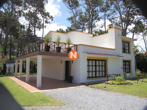 Casa En Venta Y Alquiler, Pinares, Punta Del Este, 4 Dormitorios.- Ref: 208042