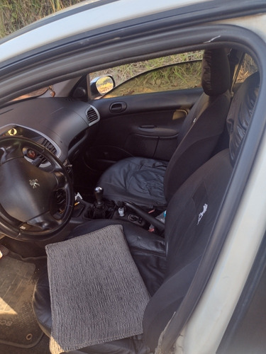 Imagem 3 de 5 de Peojeo Sedan