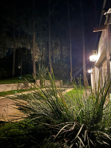 Casa En Alquiler O Venta En Cariló Coihue 400