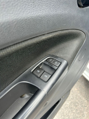 Volkswagen Voyage 1.6 MSI Flex 8V 4p
