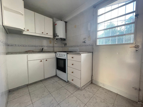 Venta Departamento Monoambiente Semipiso Con Balcón Castelar