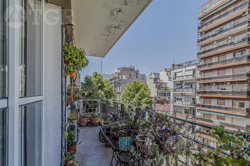 Semipiso En Venta En Recoleta, 3 Dormitorios Con Dependencia Y Balcon Corrido Al Frente