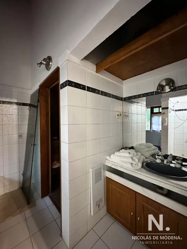 Vende Casa De 4 Dormitorios Con Piscina Y Gran Parque En Golf, Punta Del Este