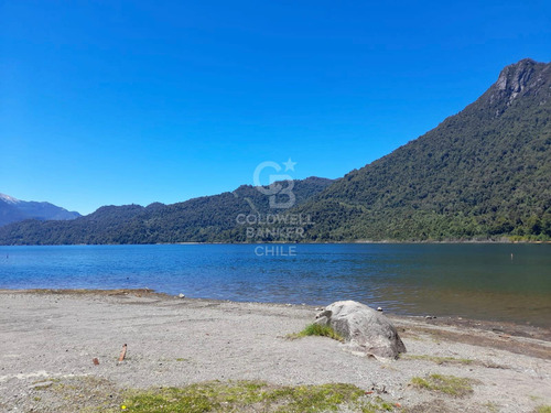 Correntoso Parque Nacional Alerce Andino. Puerto Montt