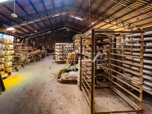 Imagen 5 de 8 de Bodega En Lo Espejo