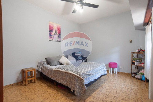 Venta Casa 4 Amb. En Palomar Av. Rosales 2100