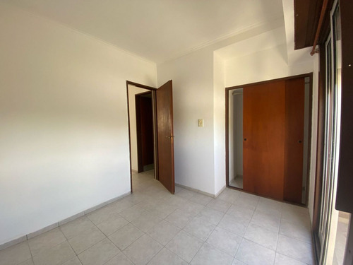Departamento En Alquiler Ubicado En 115 Entre 68 Y 69