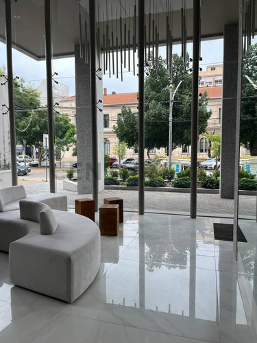 Venta De Departamento En Boulevard, Excelente Vista. Con Cochera