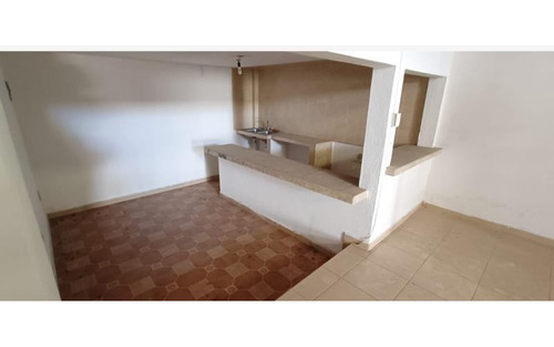 Precio De Oportunidad 3 Locales En Venta En Av Principal Generando Ingresos!!!!!!