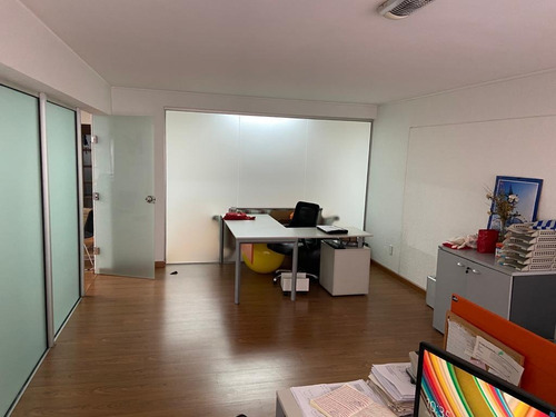 Venta De Amplio Local Para Oficina Ciudad Vieja Reciclado