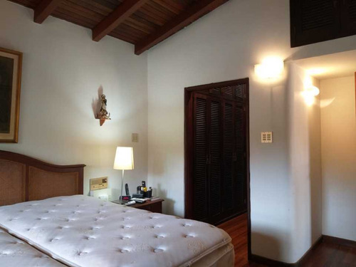 Imagen 25 de 30 de Se Vende Hermosa Casa Colonial 550m2 7h/6b/4p La Lagunita 7108