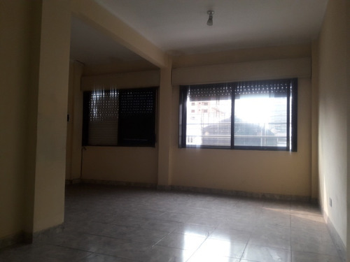 Imagen 12 de 13 de Inmueble Comercial En Alquiler En Lanus Oeste