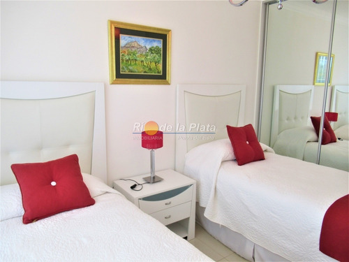 Primera Linea En Playa Mansa.- Ref: 13009